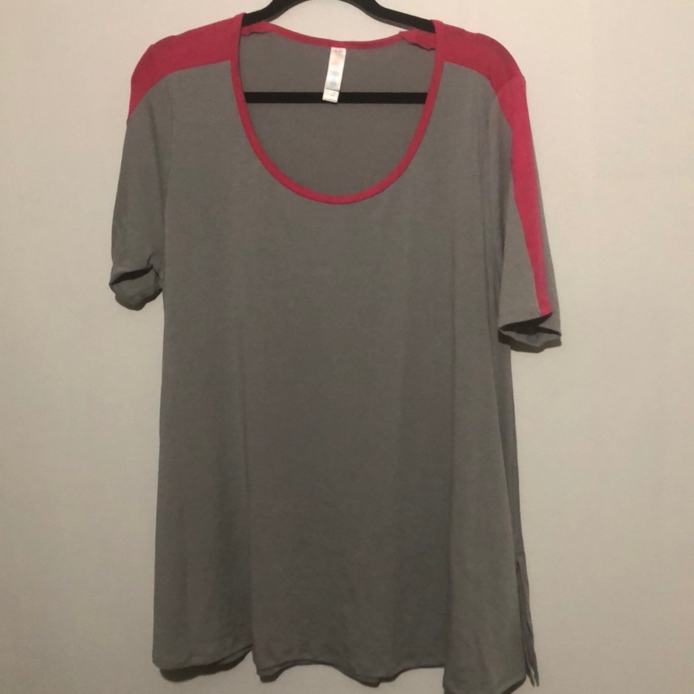 Large LulaRoe Perfect Tee